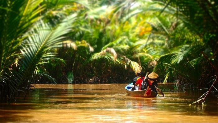 A group of people in a boat in a river
AI-generated content may be incorrect.